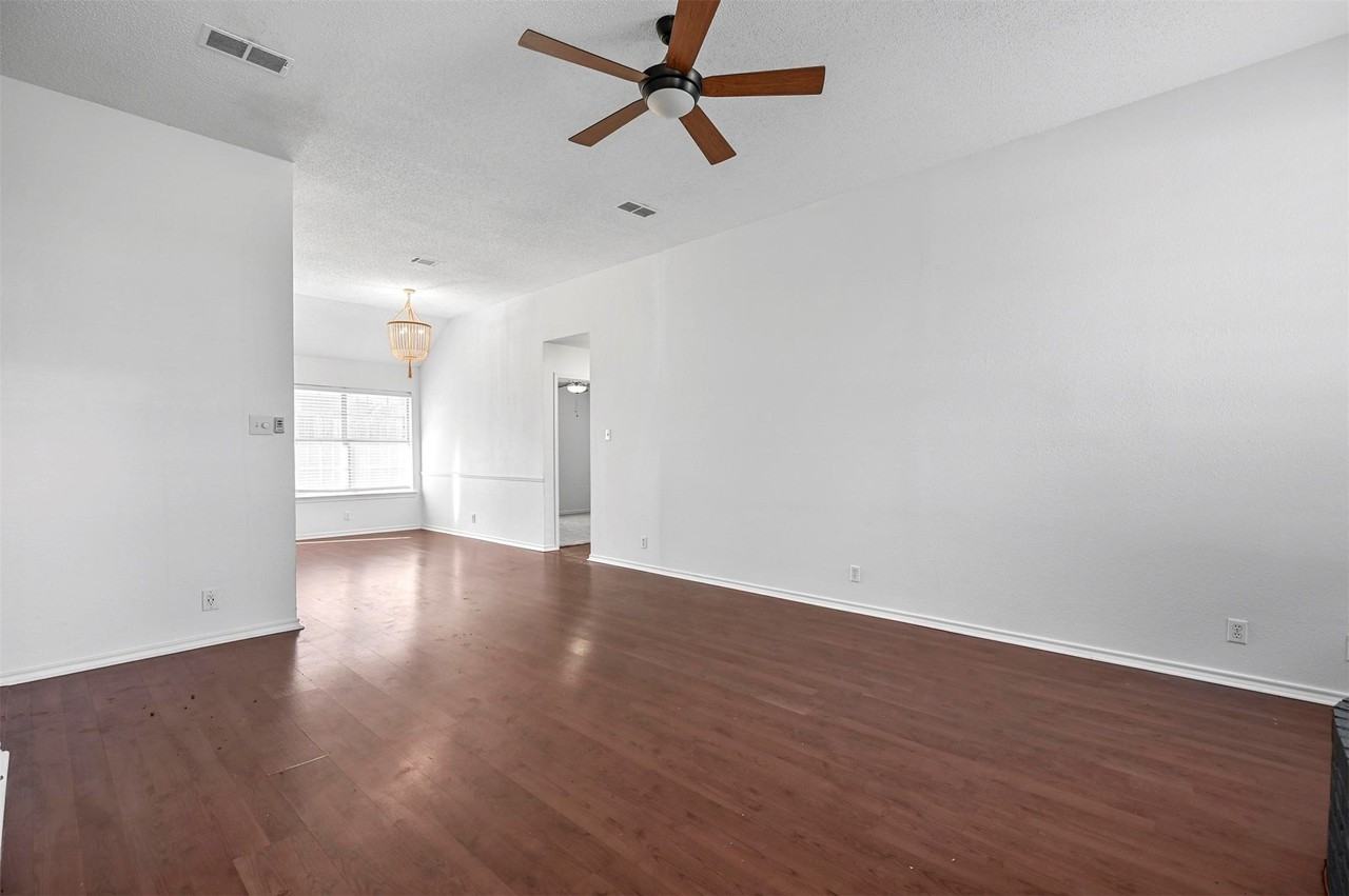 2114 Lattimore St - Photo 5 of 17