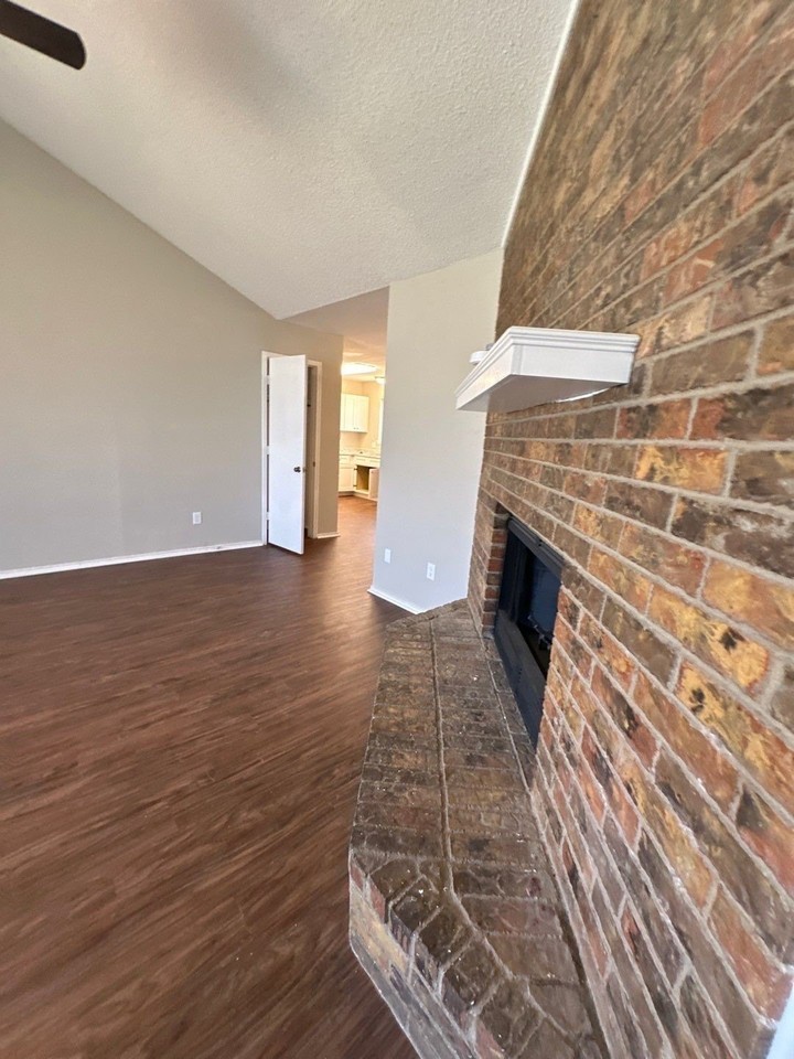 441 Signal Hill Ct N #443 - Photo 2 of 8