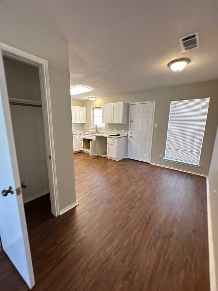 441 Signal Hill Ct N #443 - Photo 3 of 8