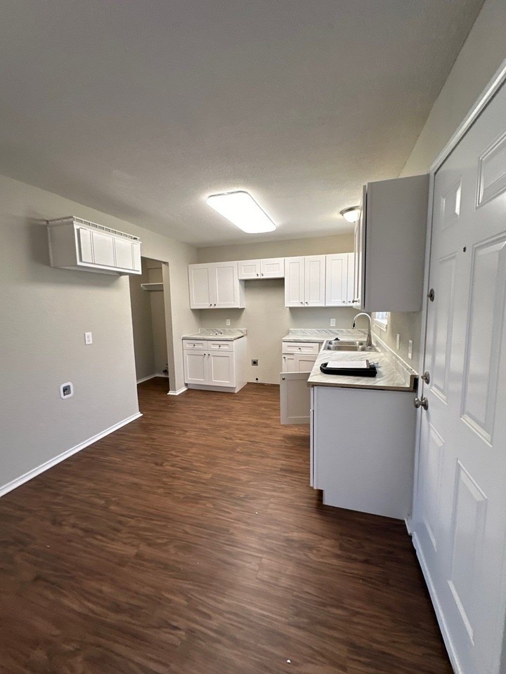 441 Signal Hill Ct N #443 - Photo 4 of 8