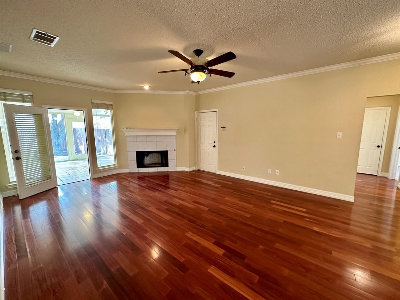 7109 Stoddard Ln - Photo 6 of 40