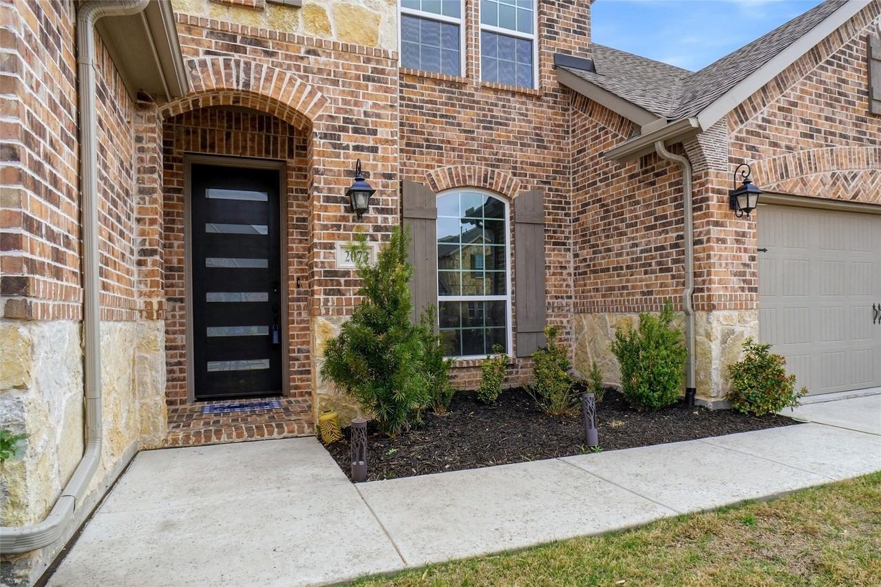 2073 Cloverfern Way - Photo 5 of 40