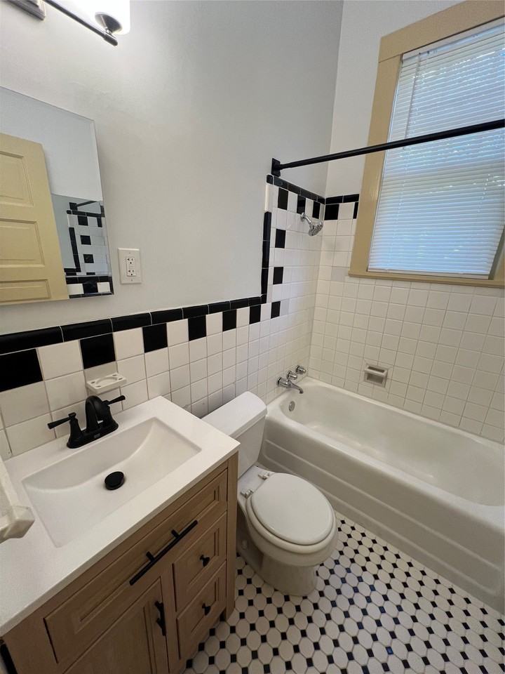 4325 Junius St - Photo 3 of 5