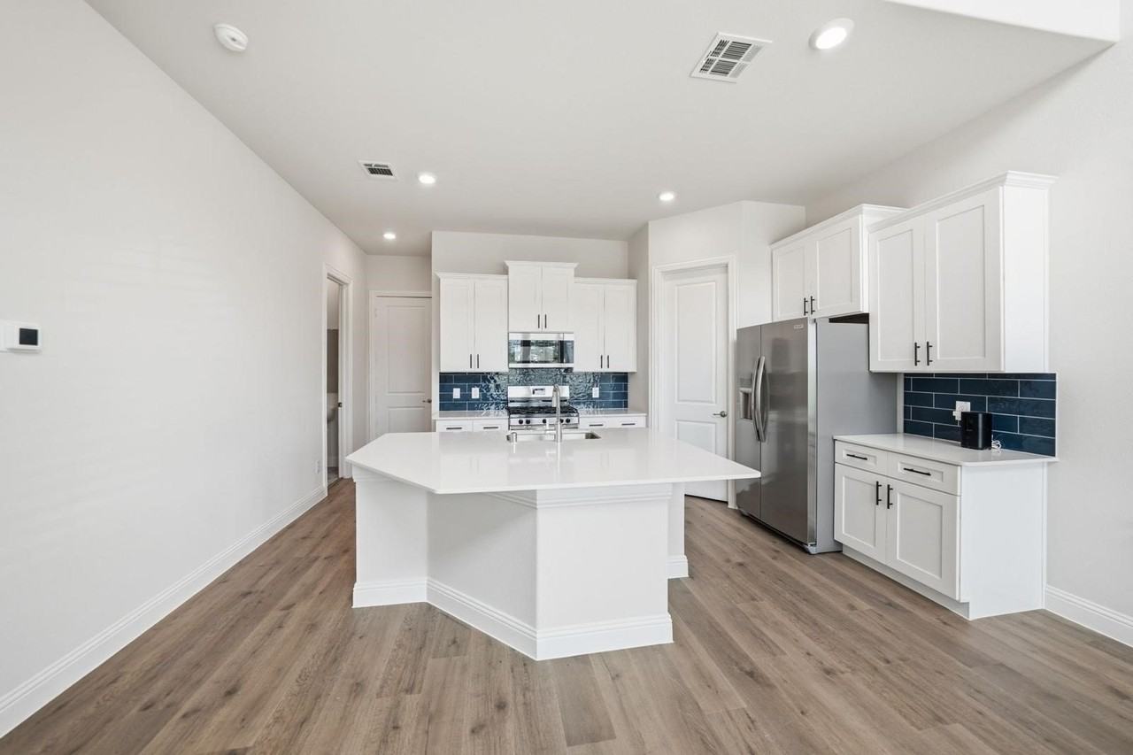 4532 Community Ct - Photo 5 of 18