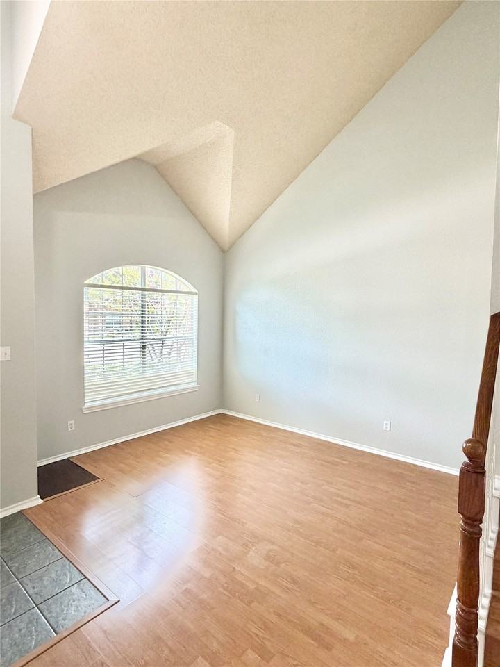 140 Fallkirk Dr - Photo 2 of 29
