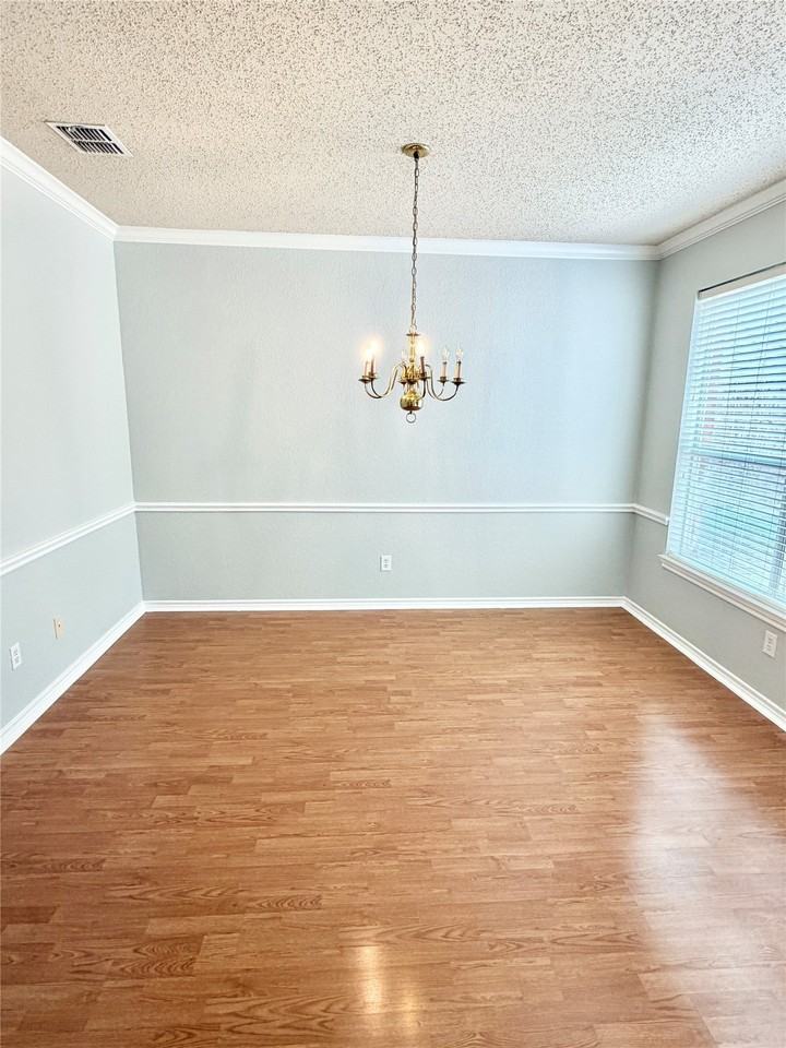 140 Fallkirk Dr - Photo 4 of 29
