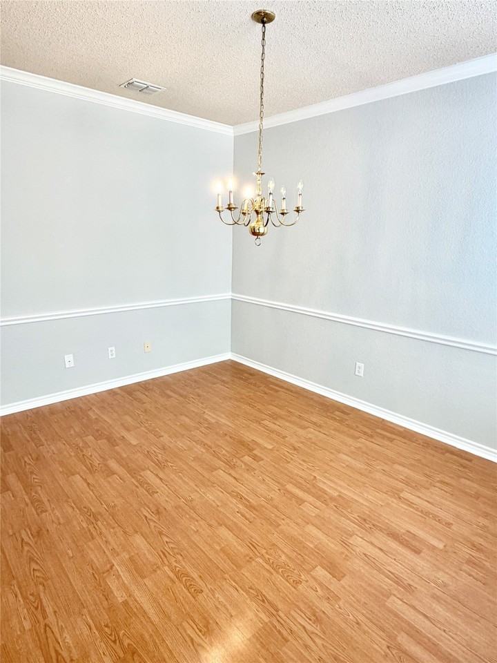 140 Fallkirk Dr - Photo 5 of 29