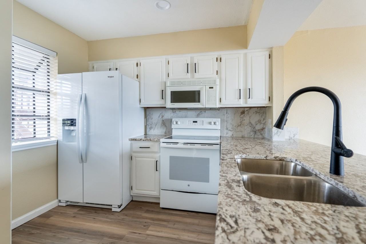 205 Henry M Chandler Dr - Photo 6 of 17