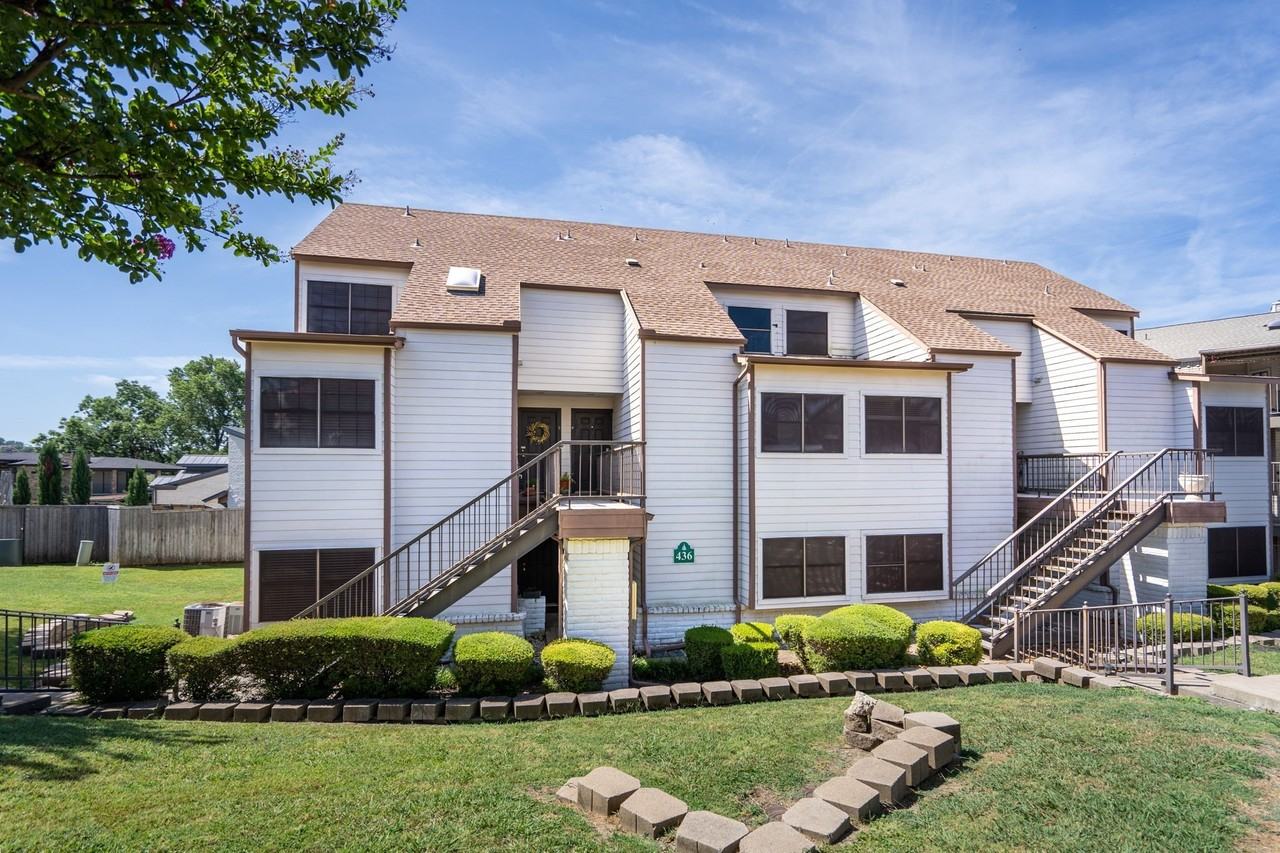 436 Yacht Club Dr #D - Photo 2 of 33