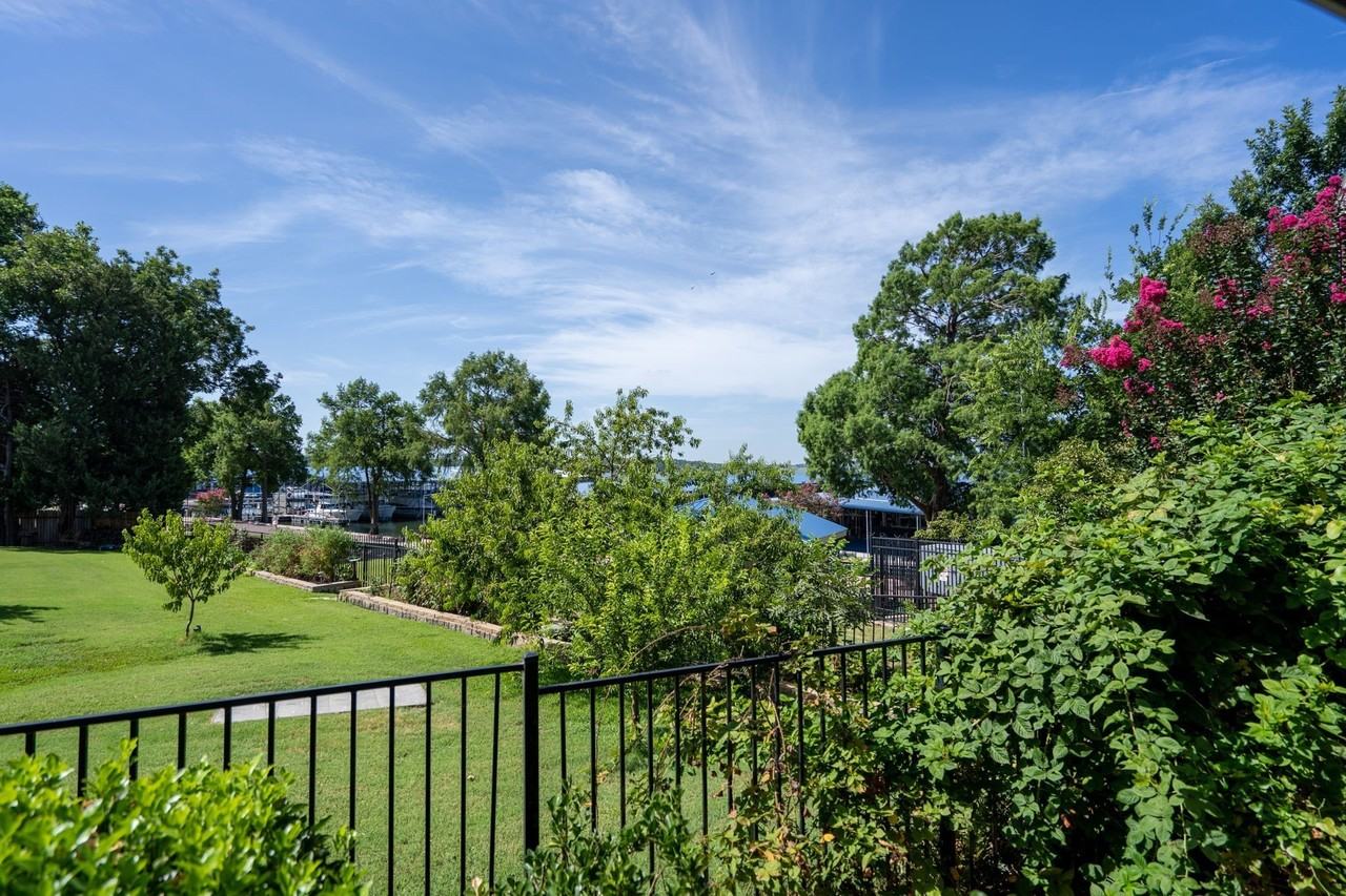 436 Yacht Club Dr #D - Photo 4 of 33