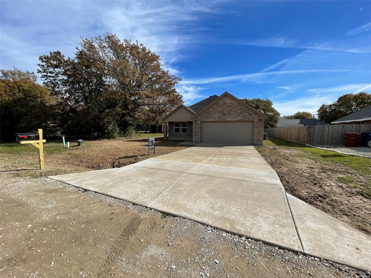 721 Hillburn Dr - Photo 2 of 21