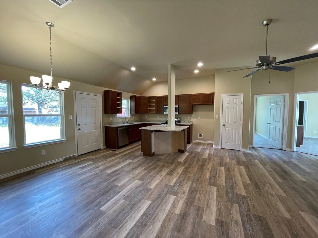 721 Hillburn Dr - Photo 3 of 21
