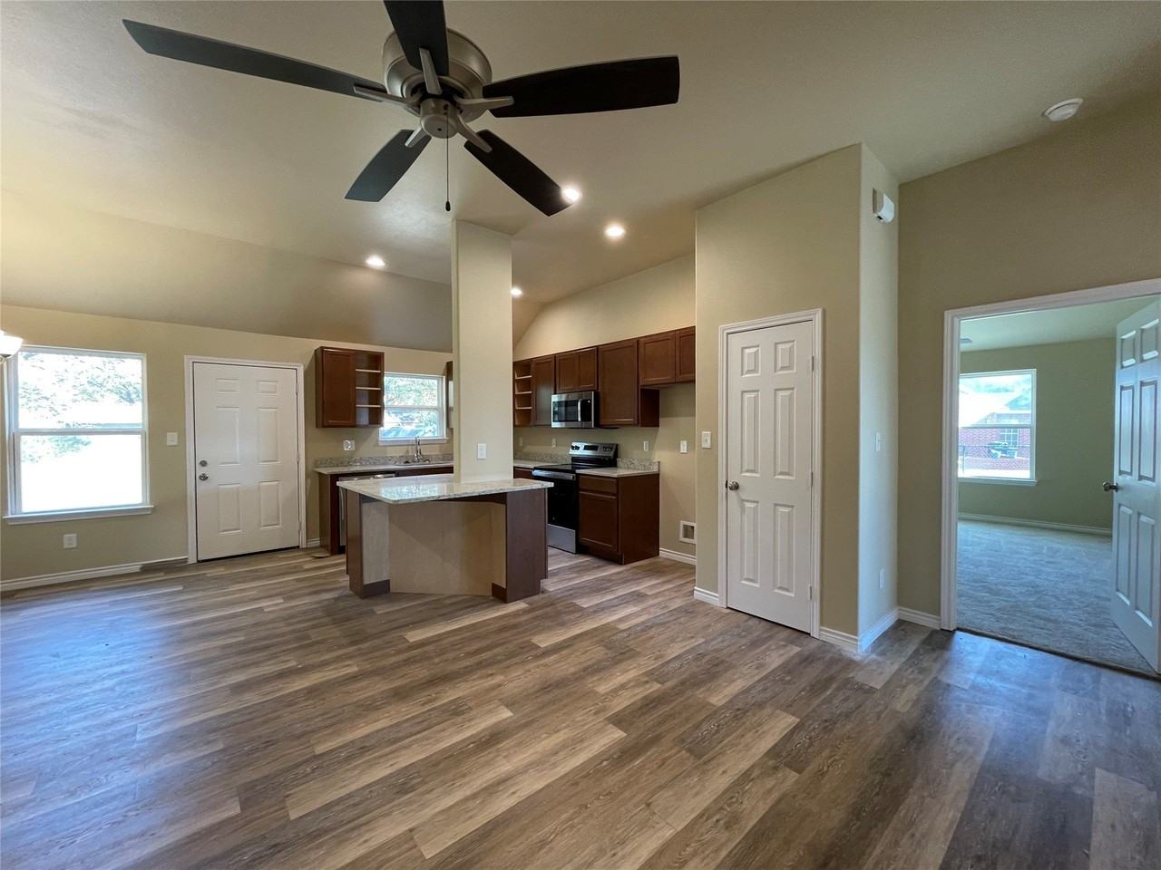 721 Hillburn Dr - Photo 4 of 21