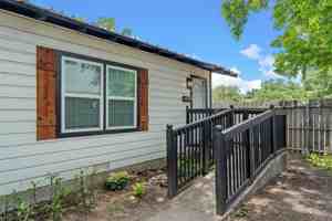 featured image of 1103 E Leon St