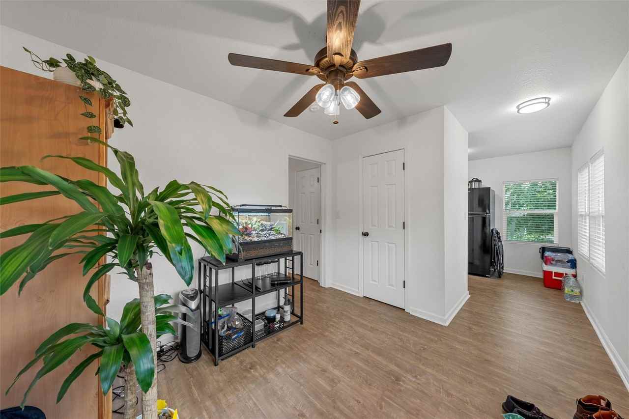 1103 E Leon St - Photo 2 of 10