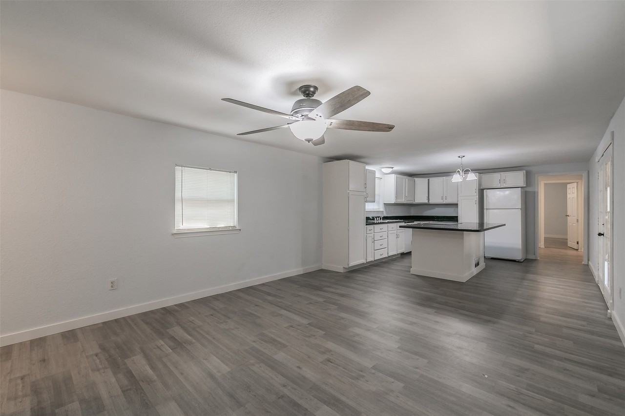 1708 Hilltop Ln - Photo 6 of 33