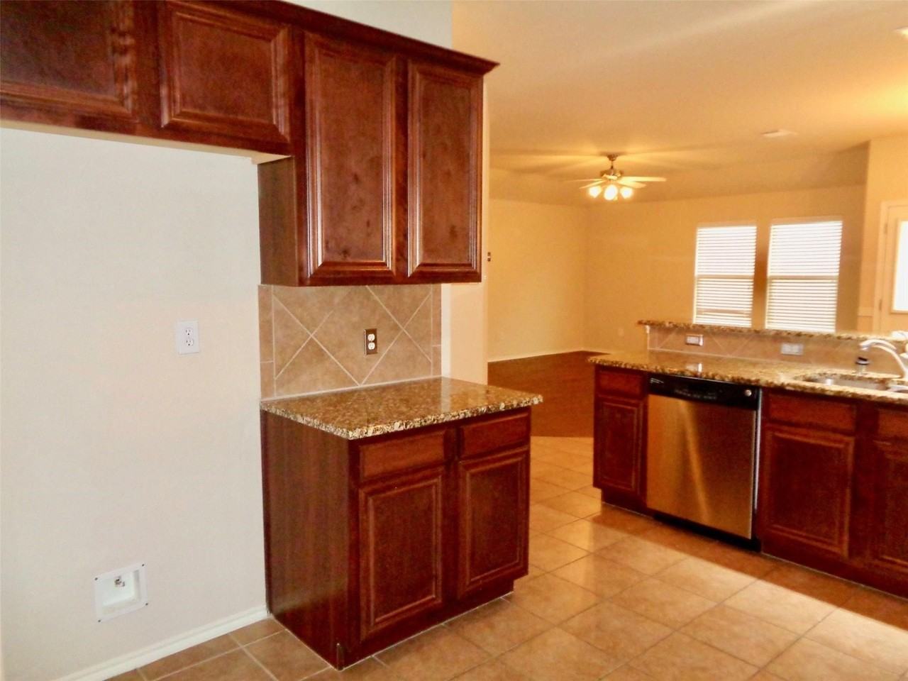 9700 Starfire Dr - Photo 3 of 16