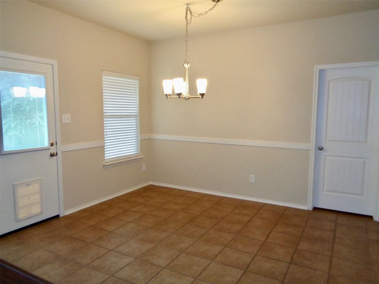 9700 Starfire Dr - Photo 6 of 16
