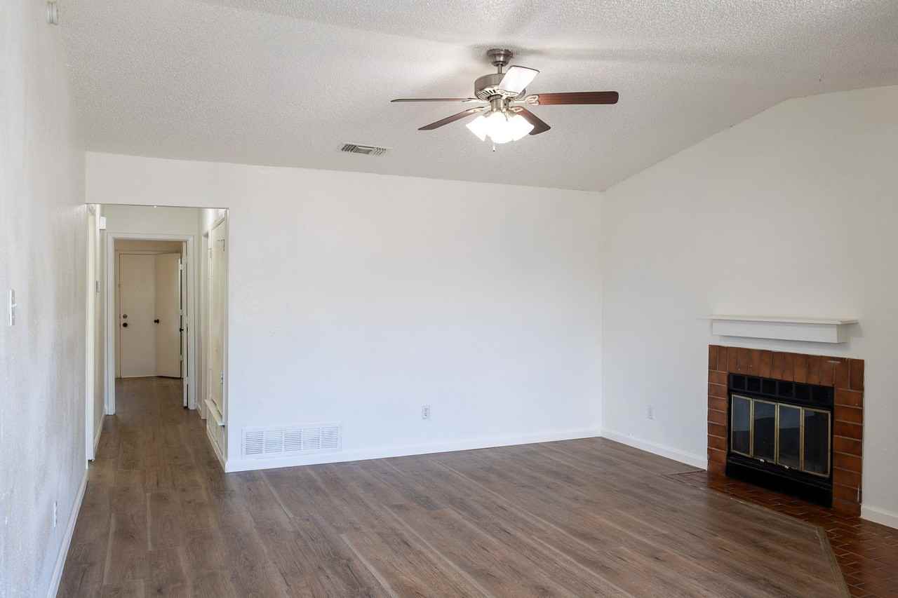 741 Woodland Ct - Photo 2 of 24