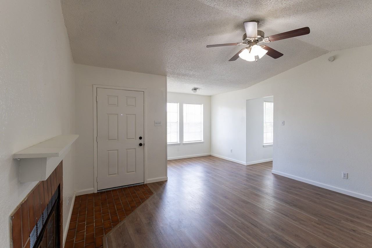 741 Woodland Ct - Photo 3 of 24