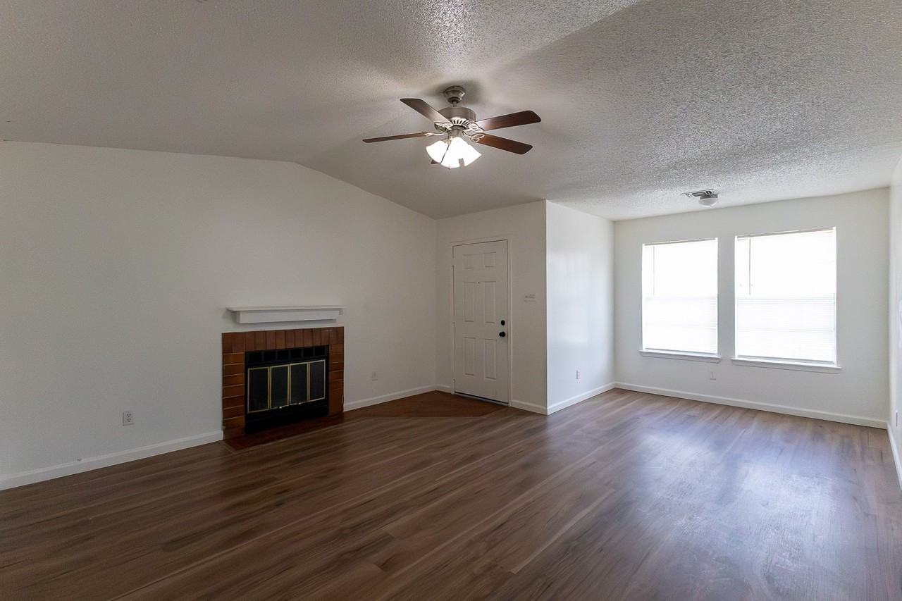 741 Woodland Ct - Photo 7 of 24