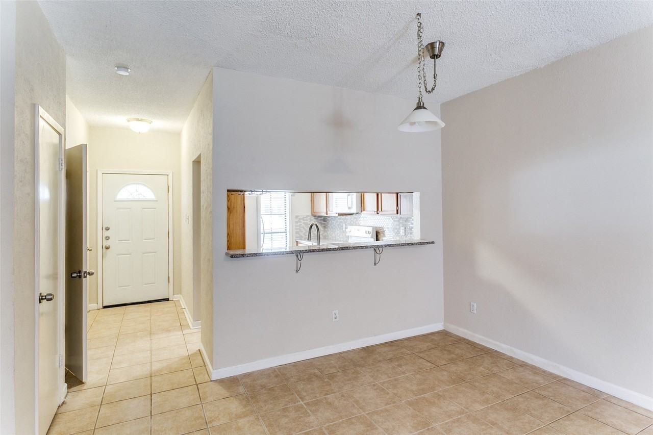 238 Samuel Blvd #1T - Photo 2 of 12
