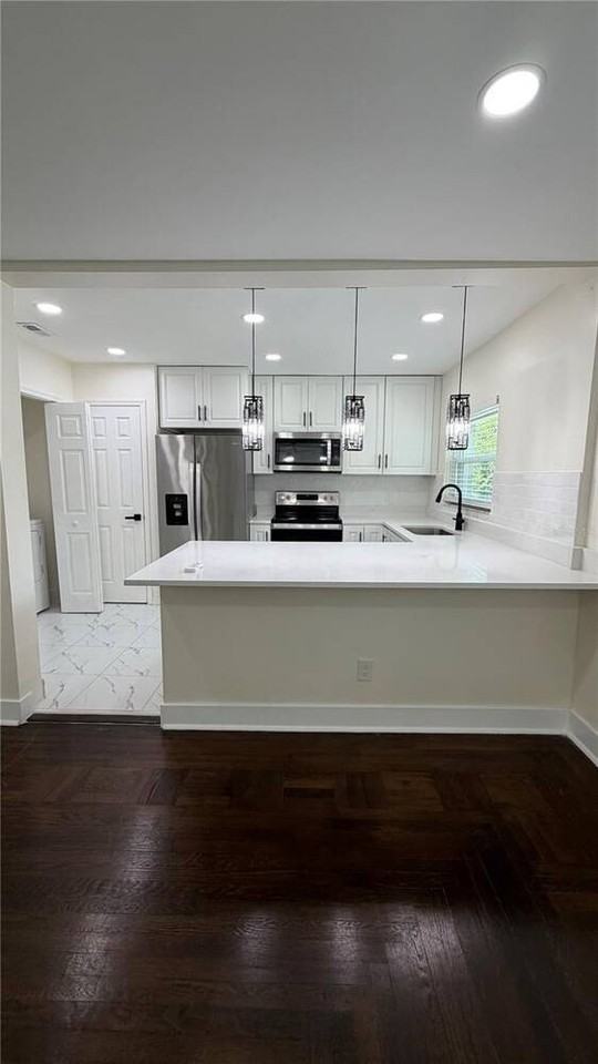 270 W Pineloch Ave - Photo 3 of 13
