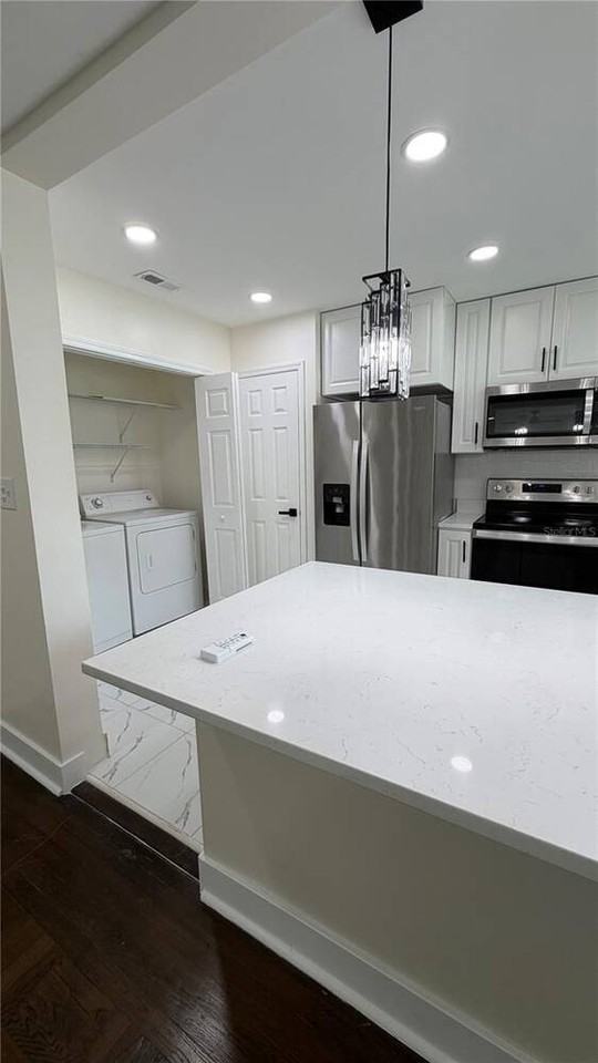 270 W Pineloch Ave - Photo 4 of 13