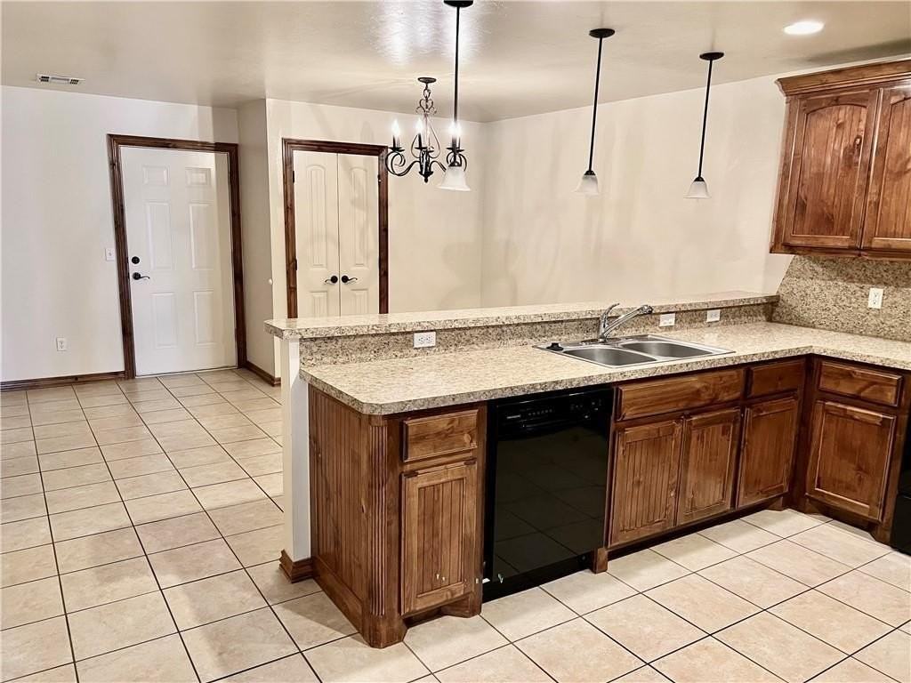 1408 N Lark St - Photo 5 of 11