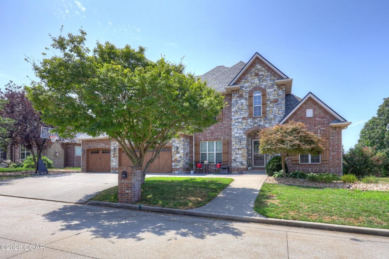 2820 Ridgeview Dr - Photo 2 of 50