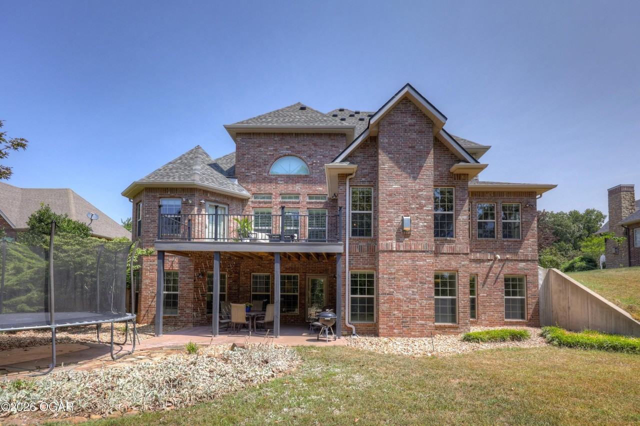 2820 Ridgeview Dr - Photo 3 of 50