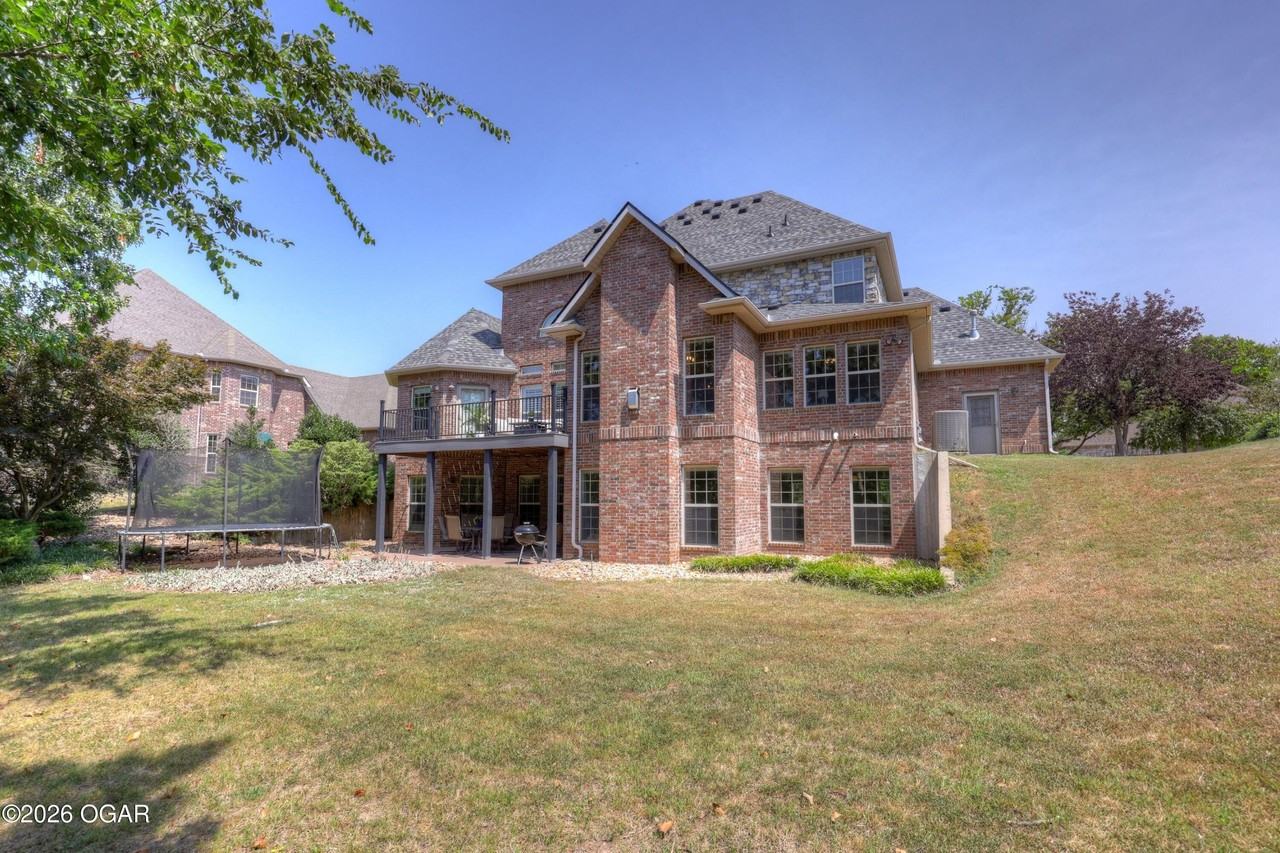 2820 Ridgeview Dr - Photo 4 of 50
