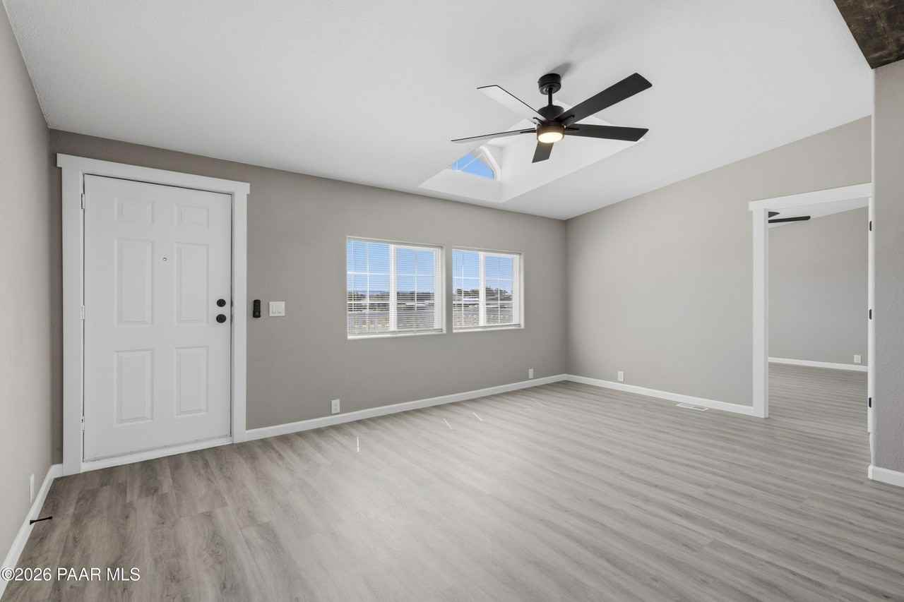 1750 S Johnson Ln - Photo 2 of 27