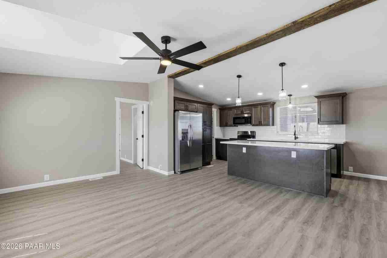 1750 S Johnson Ln - Photo 3 of 27
