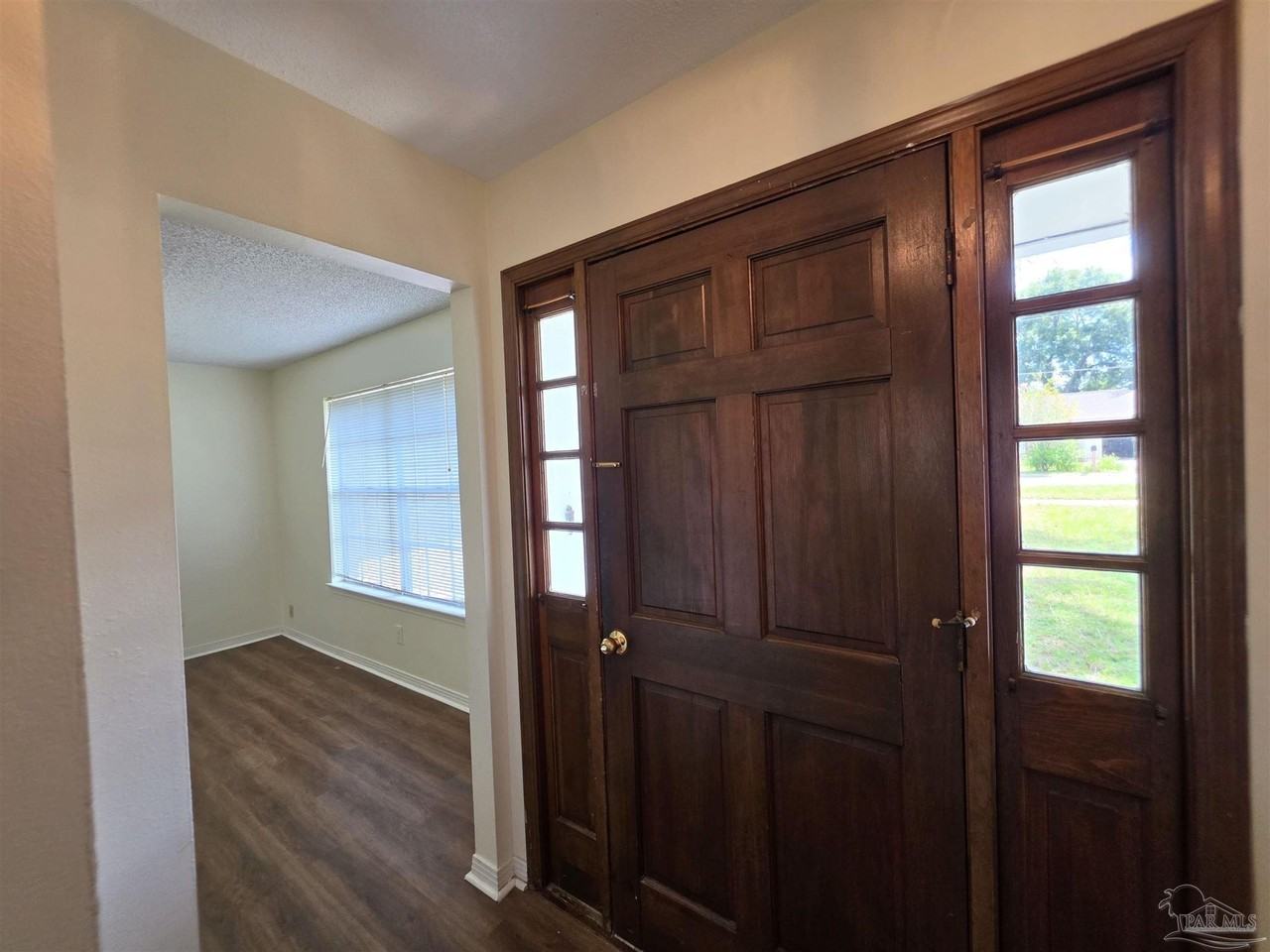 6942 Falcon Dr - Photo 3 of 17