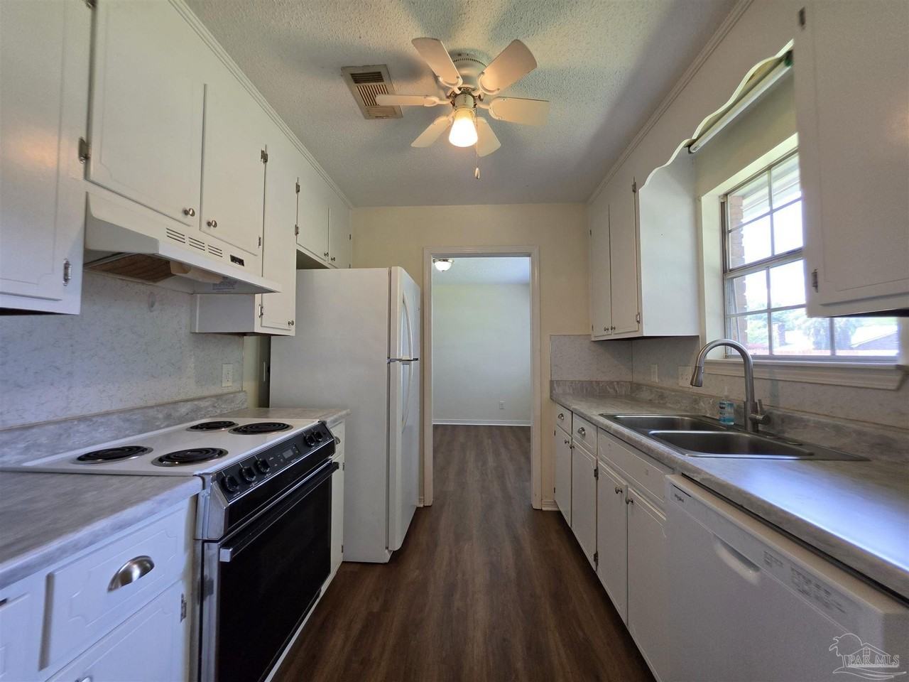 6942 Falcon Dr - Photo 4 of 17