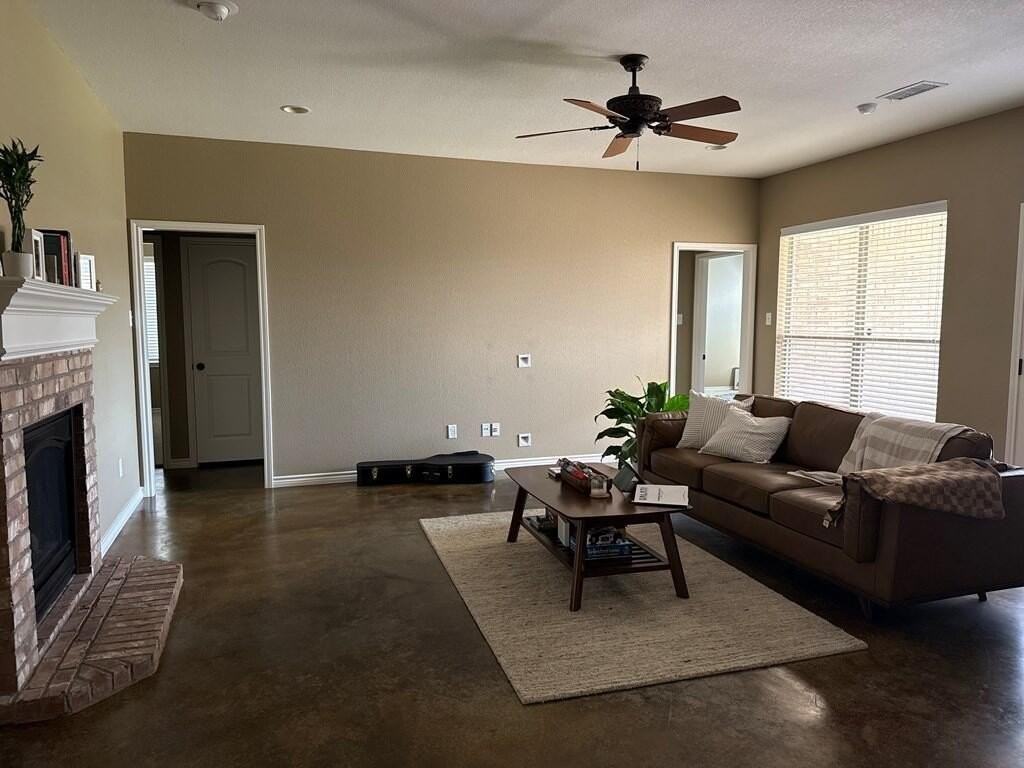 5705 Sabine Dr - Photo 4 of 12