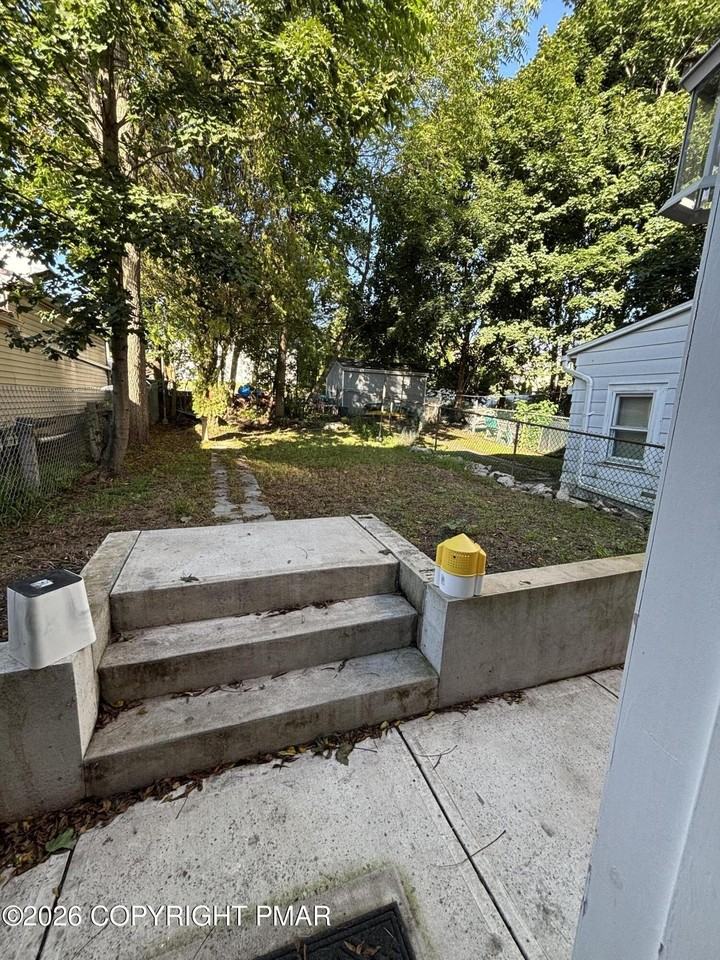 18 W 6th St - Photo 4 of 5