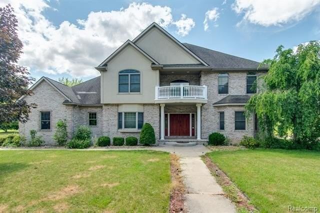 1821 Woods Way - Photo 2 of 49