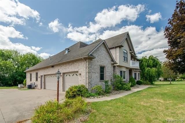 1821 Woods Way - Photo 4 of 49