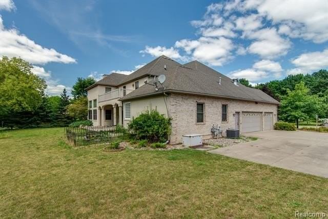 1821 Woods Way - Photo 5 of 49