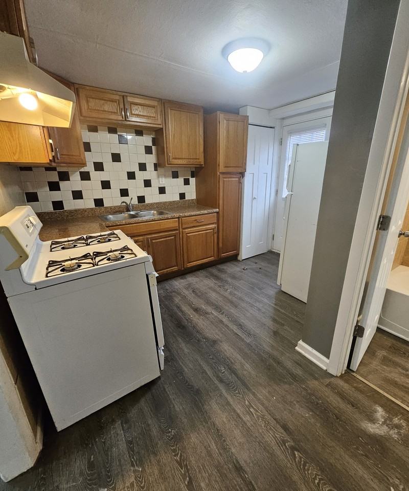 2515 E 72nd St #1 - Photo 7 of 16