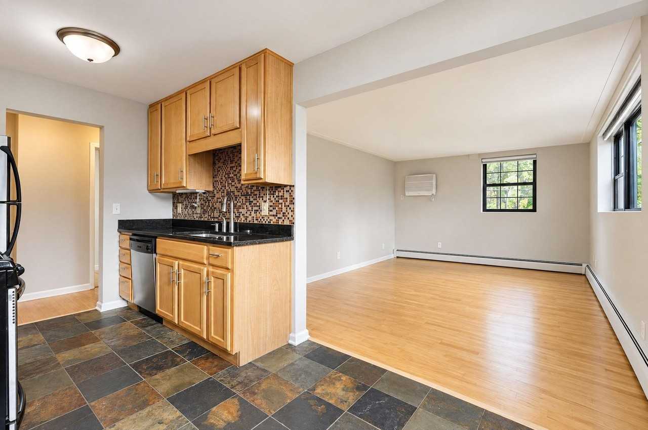3215 Pillsbury Ave S #004 - Photo 6 of 22