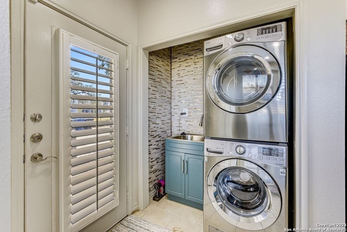532 Refugio St - Photo 6 of 16