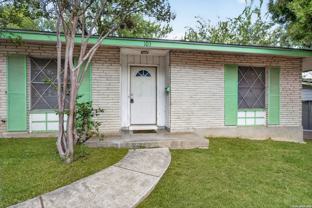 103 Brettonwood Dr - Photo 1 of 1