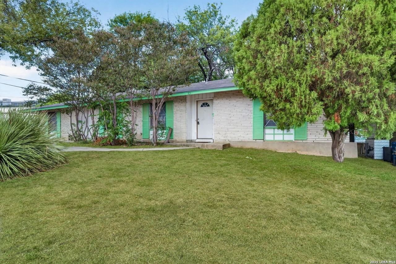 103 Brettonwood Dr - Photo 4 of 26