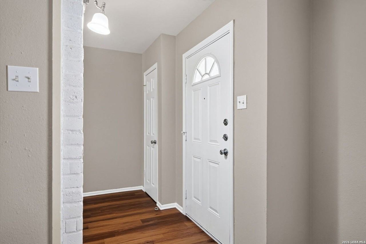 103 Brettonwood Dr - Photo 6 of 26