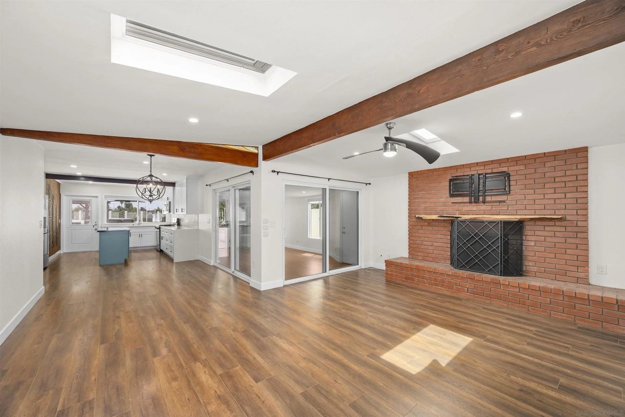 3863 Mount Ainsworth Ave - Photo 6 of 39