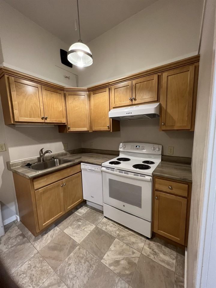 109 S Main St #8 - Photo 4 of 21