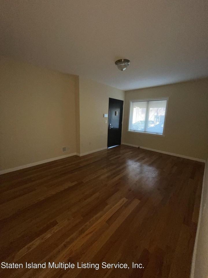 8 Gansevoort Blvd #1 - Photo 4 of 16